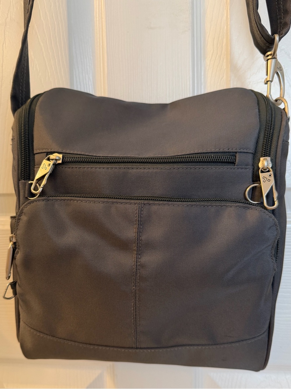 Travelon Classic Anti-Theft Travel Bag Gray RFID Crossbody/Shoulder Bag